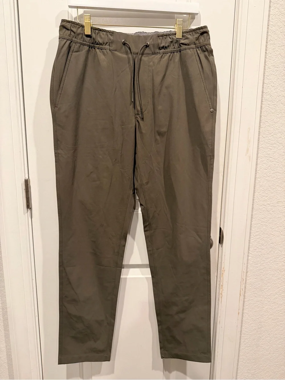 Lululemon Men’s Olive Green Pull-On Pants Size Medium